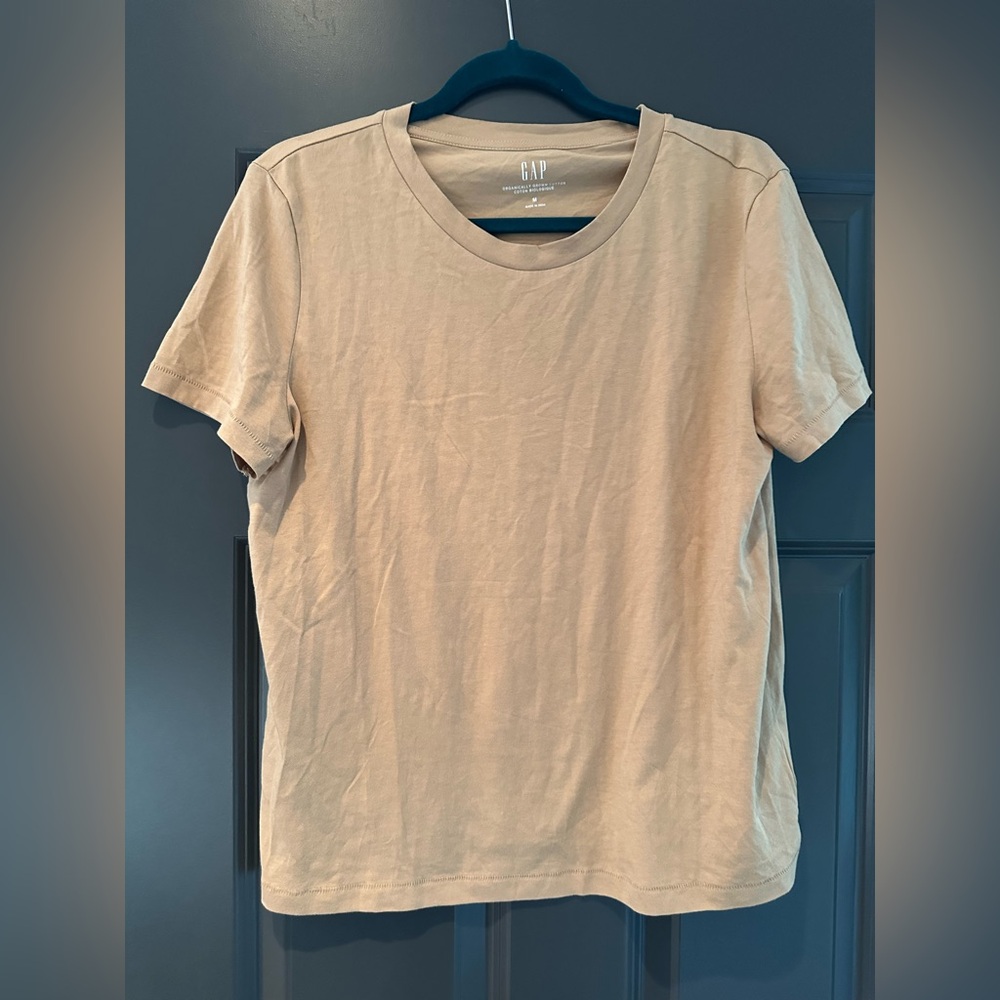 Gap Med Beige Tee